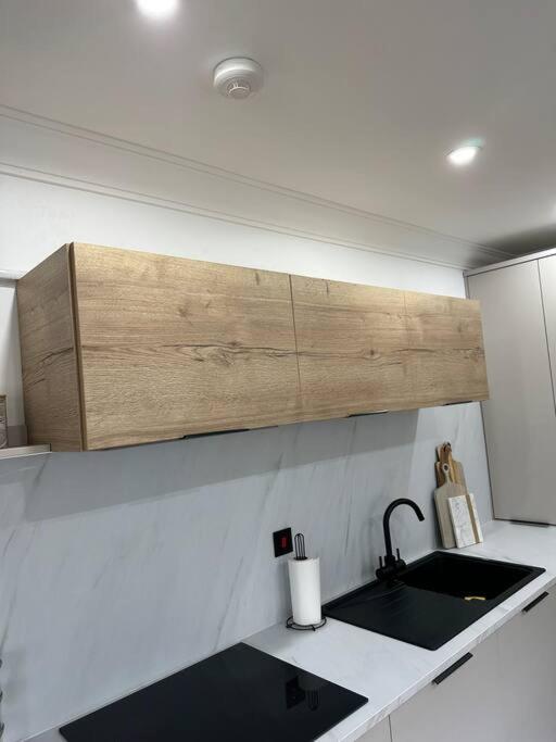Premium Executive Apartment In 던펌린 외부 사진