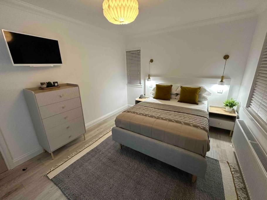 Premium Executive Apartment In 던펌린 외부 사진