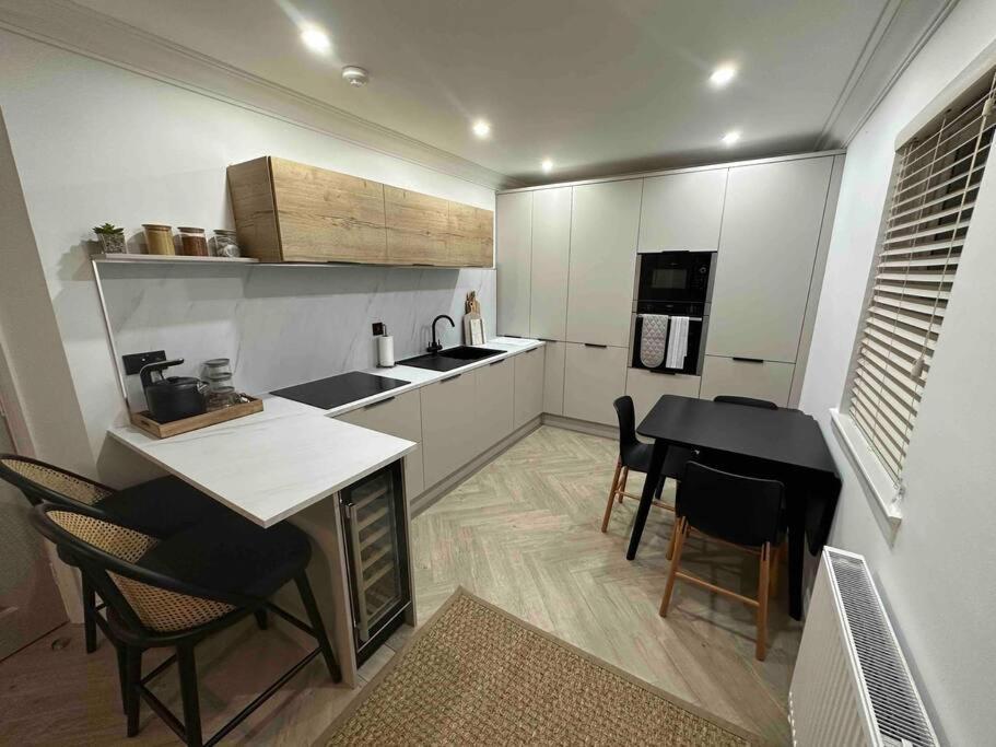 Premium Executive Apartment In 던펌린 외부 사진