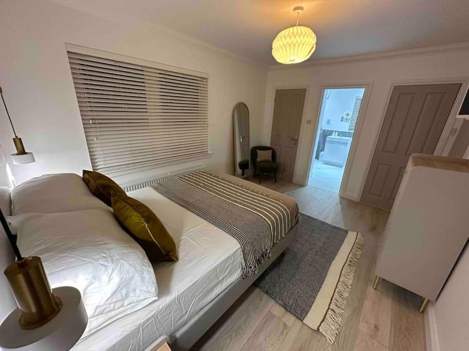 Premium Executive Apartment In 던펌린 외부 사진