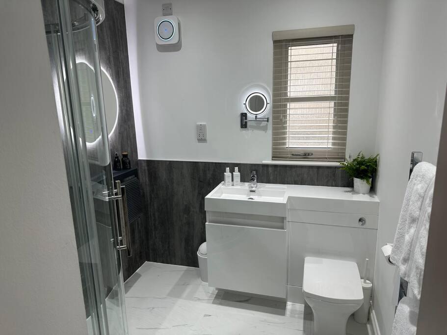 Premium Executive Apartment In 던펌린 외부 사진