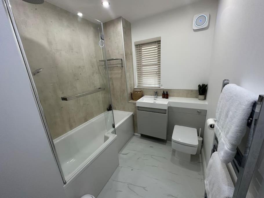 Premium Executive Apartment In 던펌린 외부 사진